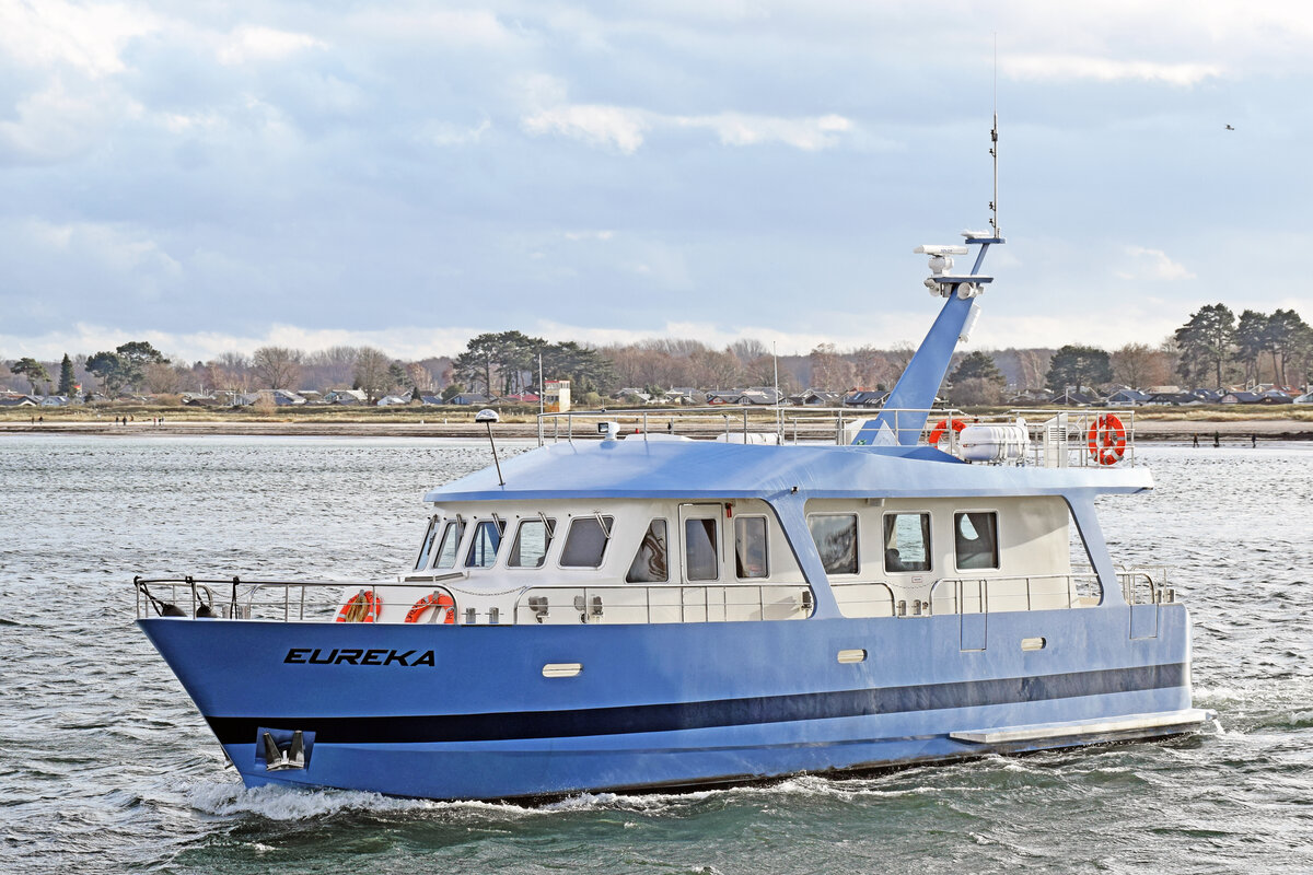 EUREKA, hauptsächlich für Seebestattungen eingesetzt, am 15.01.2023 in der Ostsee vor Lübeck-Travemünde