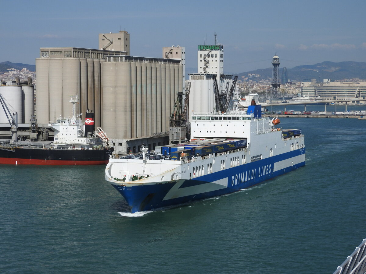 EUROCARGO GENUA aufgenommen am 10.10.2015 im Hafen von Barcelona
IMO 9458951 