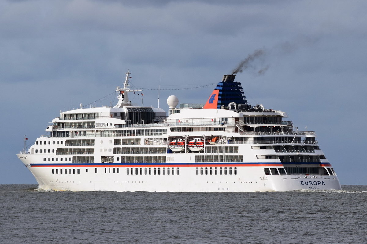 EUROPA , Kreuzfahrtschiff , IMO 9183855 , Baujahr 1999 , 198.52 × 24.16m , 408 Passagiere und 275 Bsatzung , Cuxhaven 14.09.2017