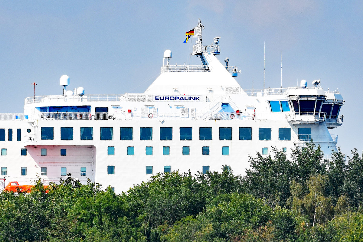 EUROPALINK (IMO 9319454) am 16.08.2020 am Skandinavienkai in Lübeck-Travemünde. Diese Perspektive bot sich für den Fotografen in der Pötenitzer Wiek - mal etwas  Anderes  und sicherlich betrachtenswert.