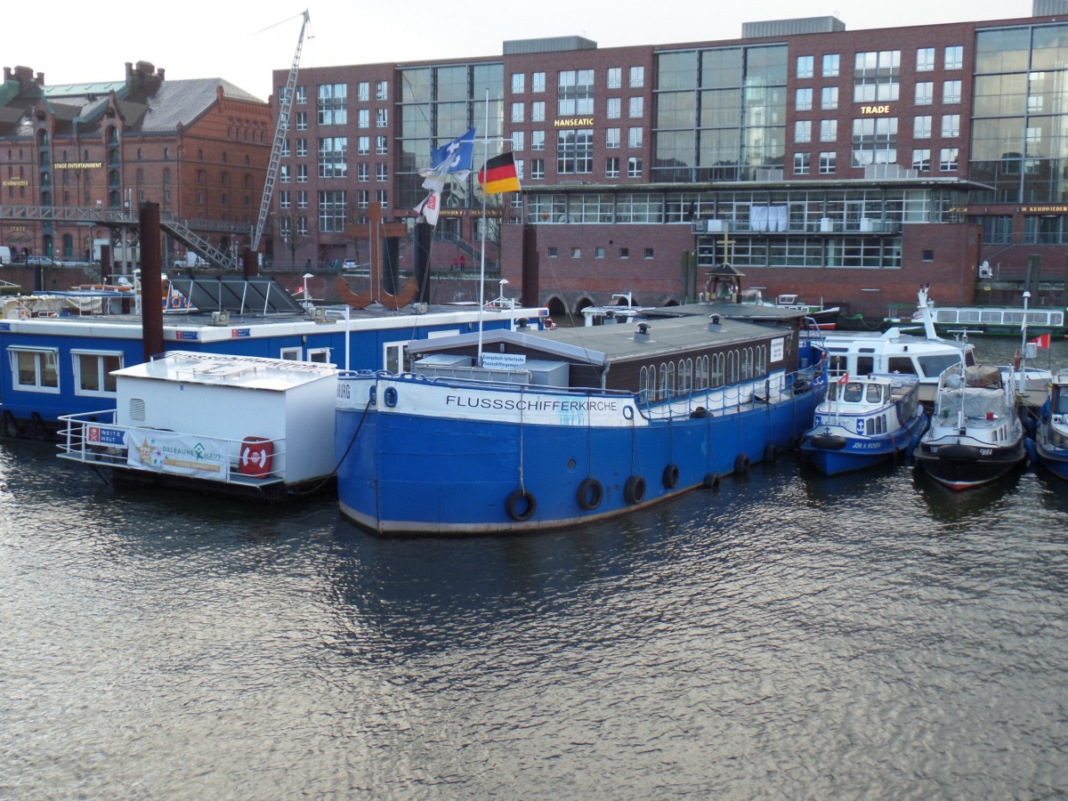 ev.-luth. FLUßSCHIFFERKIRCHE  am 12.1.2014, Hamburg, Binnenhafen  / 
Gebaut 1906 als Weserleichter / Lüa 26,1 m, B 7,1 m, Tg 1,0 m / Innenhöhe 4,0m, Außenhöhe bis Kreuz 6,7 m  / 1952 Umbau auf der Norderwerft  und Weihe  / Ausstattung u.a. Altar, Kanzel, Taufbecken, Orgel und Glockenturm / das Symbol der Kirche besteht aus einem Anker mit dem christlichen Kreuz /
