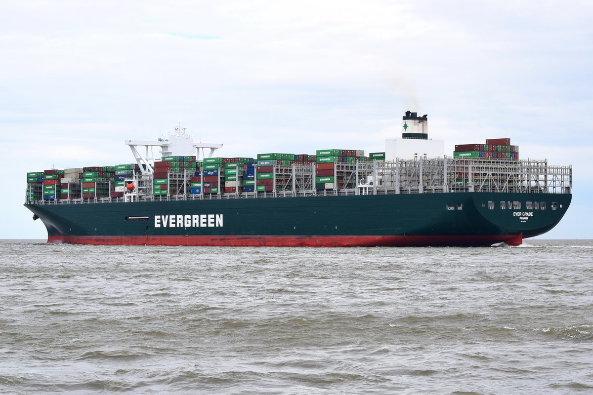 Ever Grade , Containerschiff , IMO 9820855 , Baujahr 2019 , 399.98 × 59m , 20388 TEU , 16.05.2019 , Cuxhaven