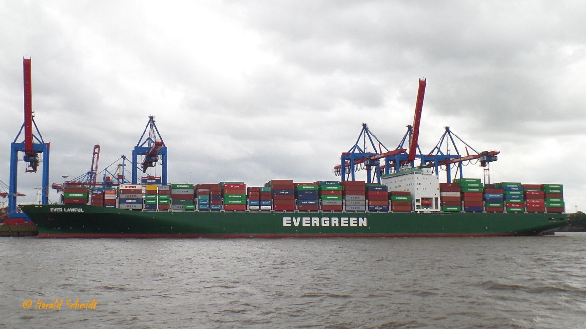 EVER LAWFULL (IMO 9595498) am 20.6.2014, Hamburg, Elbe, Liegeplatz Athabaskakai /
Containerschiff / BRZ 98882 / Lüa 334,8 m, B 45,8 m, Tg 14,2 m / 1 Diesel, 56070 kw, 76255 PS, 24,5 kn / 8452 TEU / 2012 bei Samsung, Geoje, Süd Korea / Flagge: Singapur / Eigner + Operator: Evergreen Marine, Singapur /
