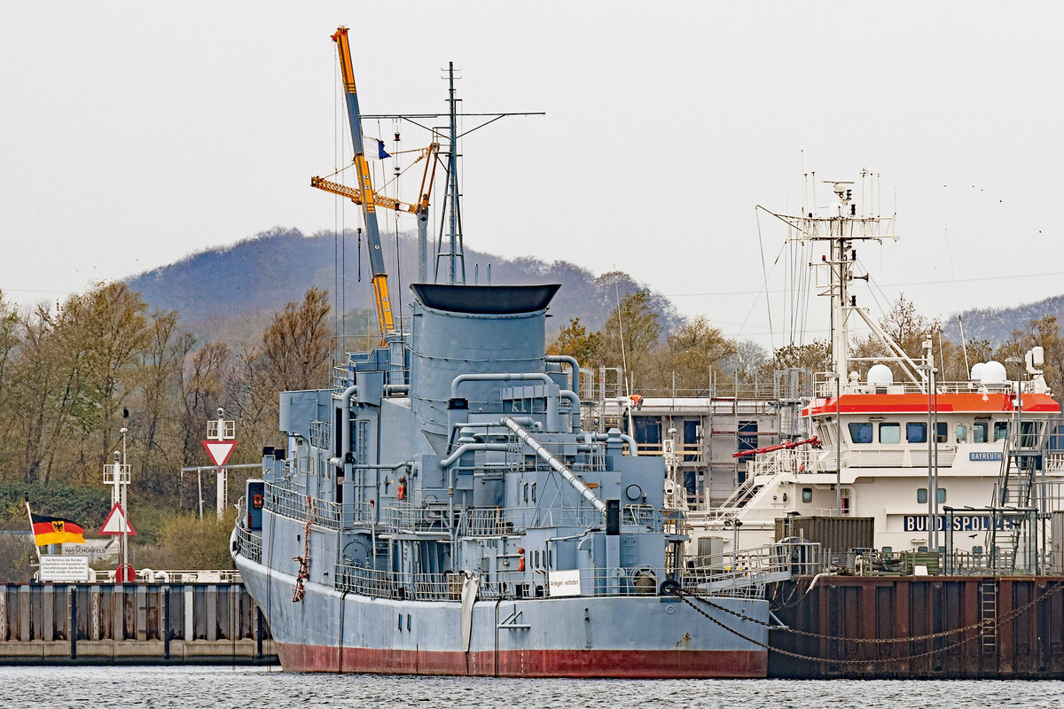 Ex-KÖLN Fregatte am 10.11.2022 im Hafen von Neustadt / Holstein