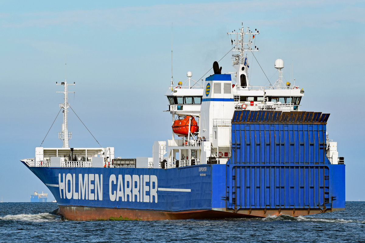 EXPORTER (IMO 8820860), Holmen Carrier, verlässt am 23.09.2017 den Hafen von Lübeck Travemünde. 
