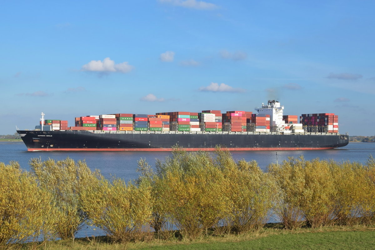 EXPRESS BERLIN , Containerschiff , IMO 9484924 , Baujahr 2011 , 349 × 45.6m , 10114 TEU , 31.10.2018 Grünendeich