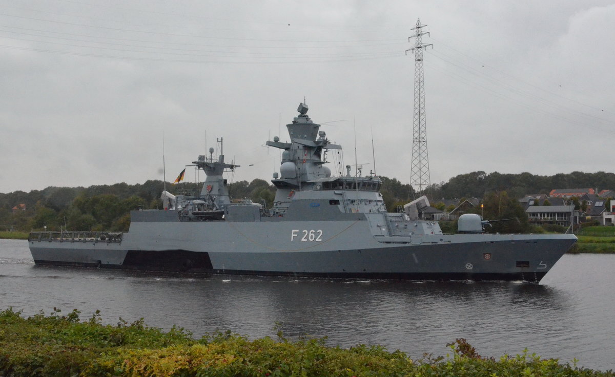 F 262 Erfurt, eine Korvette der Deutschen Marine vom Typ K130, Am 07.10.17 bei Schachtaudorf am NOK.