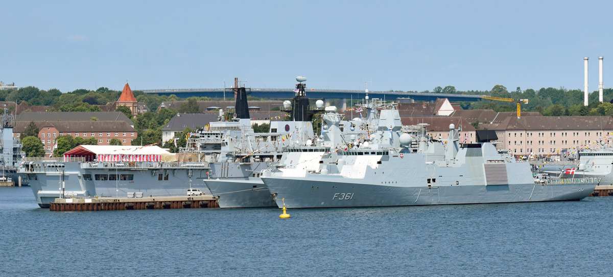 F 361 Iver Huitfeldt (rechts) am 23.06.2019 im Hafen von Kiel