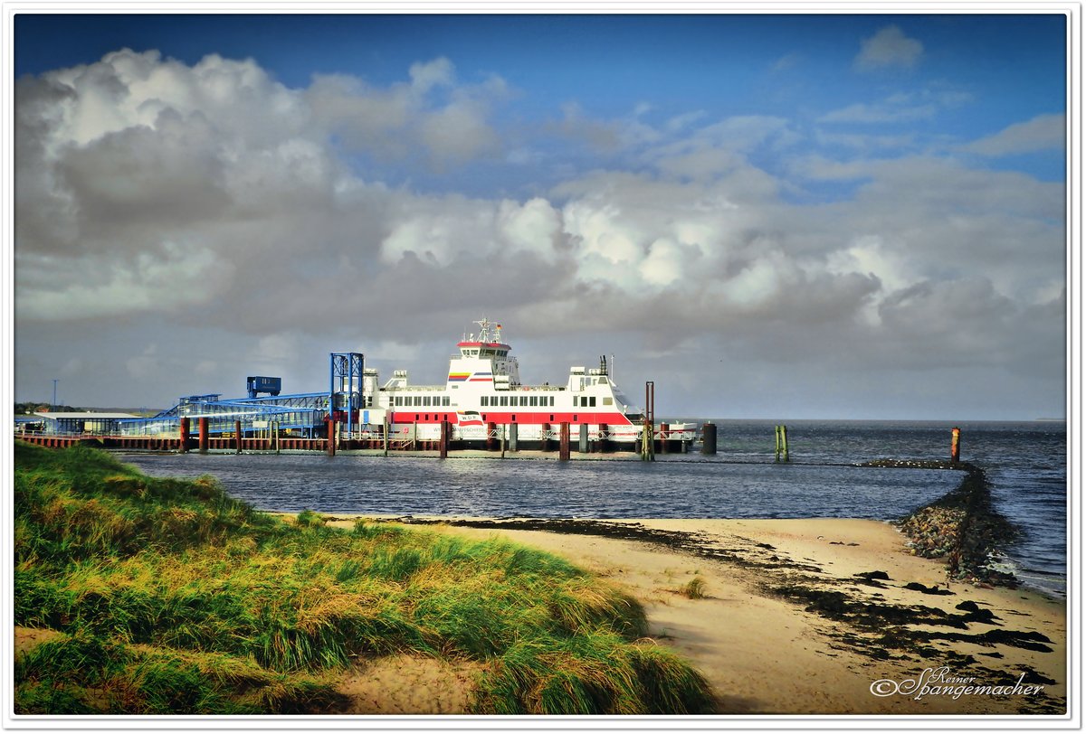 Fhranleger der Insel Amrum Nordfriesland. Im Bild die Fhre  Utlande , Herbst 2017. 