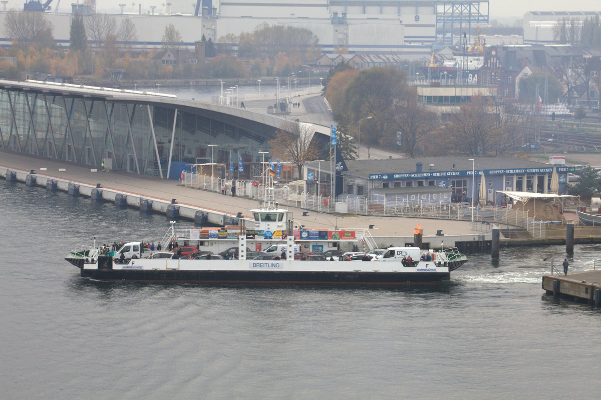 Fähre Breitling beim Auslaufen Rostock - Warnemünde. 01.11.2018 13:46 Uhr.