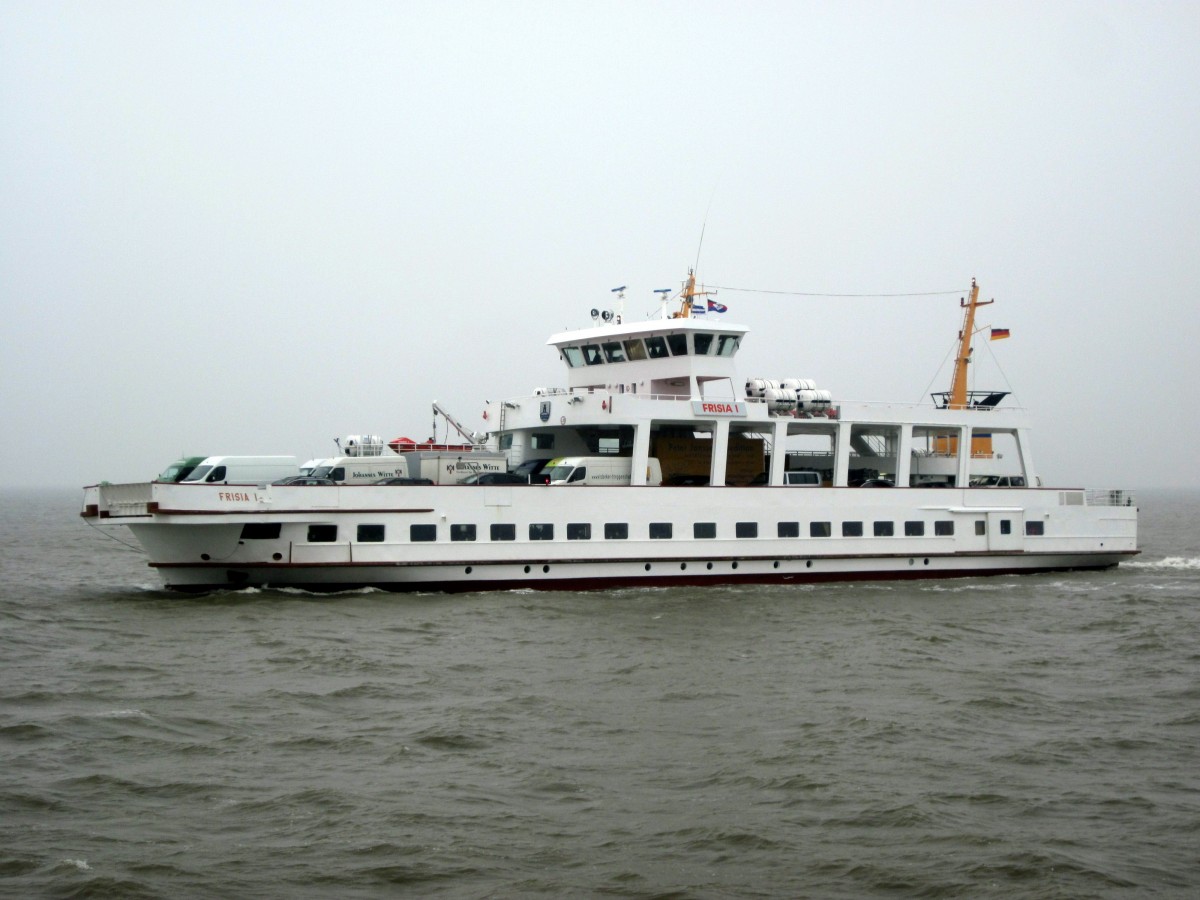 Fähre Frisia I (IMO 7018604 , 64 x 13m) am 25.03.2015 kurz vor dem Anlegen in Norderney. 