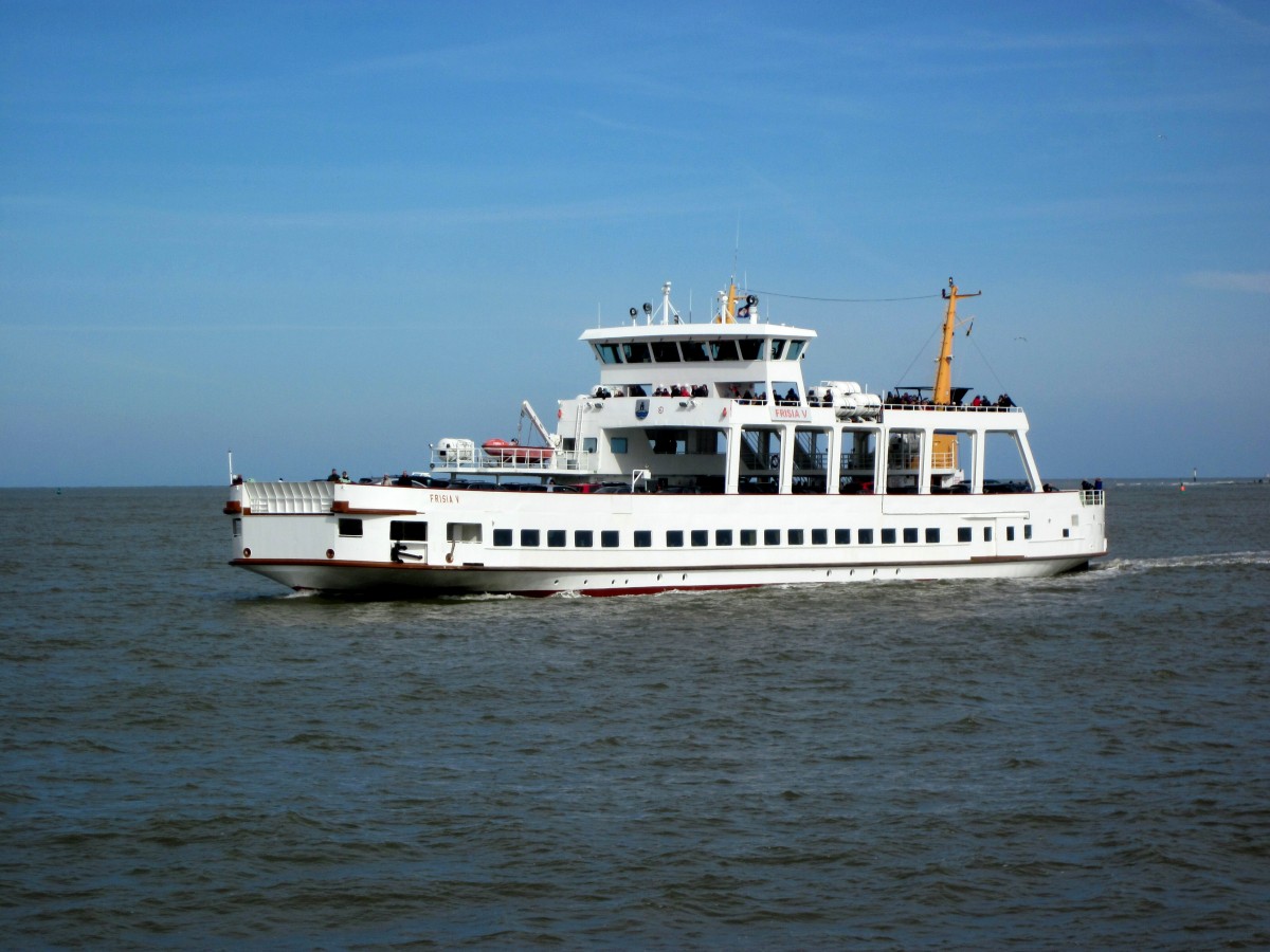 Fähre Frisia V (IMO 8827181 , 62 x 12m) am 22.03.2015 auf der Fahrt von Norderney nach Norddeich.