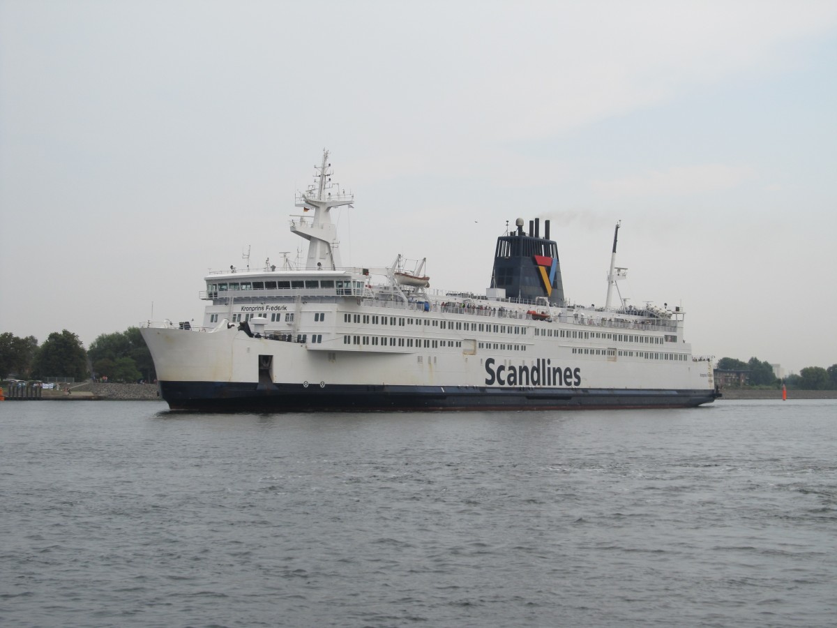 Fähre Kronprins Frederik in Rostock auf dem Weg nach Gedser am 26.8.1015