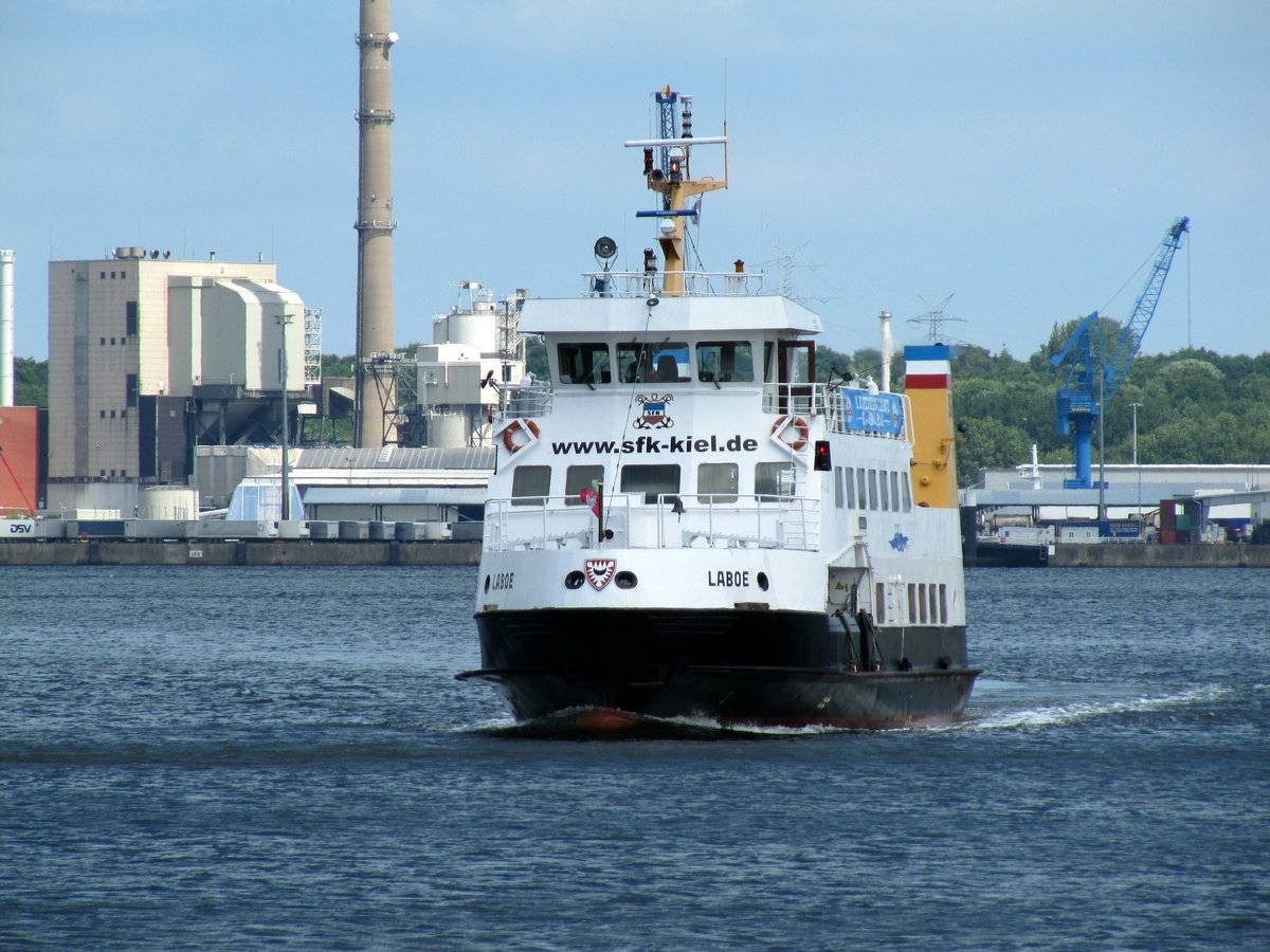 Fähre Laboe , MMSI 211354870 , 32,92 x 7,9m , am 11.06.2018 in Kiel kurz vor der Seegartenbrücke. 