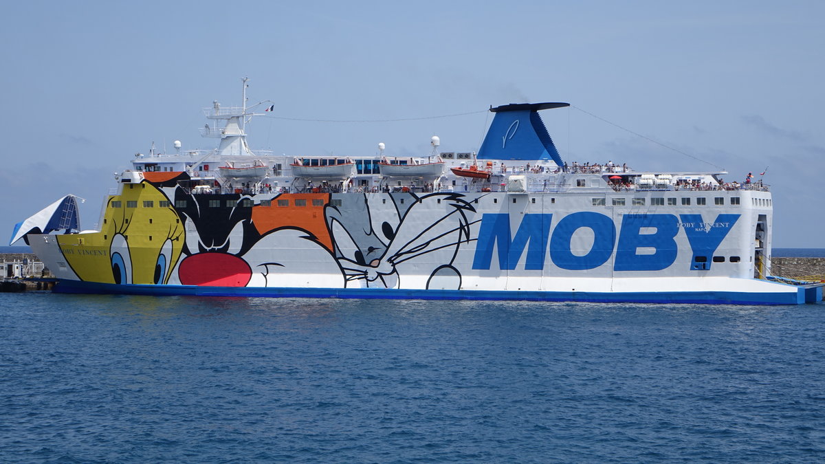 Fähre Moby Vincent im Hafen von Bastia, Korsika (21.06.2019)