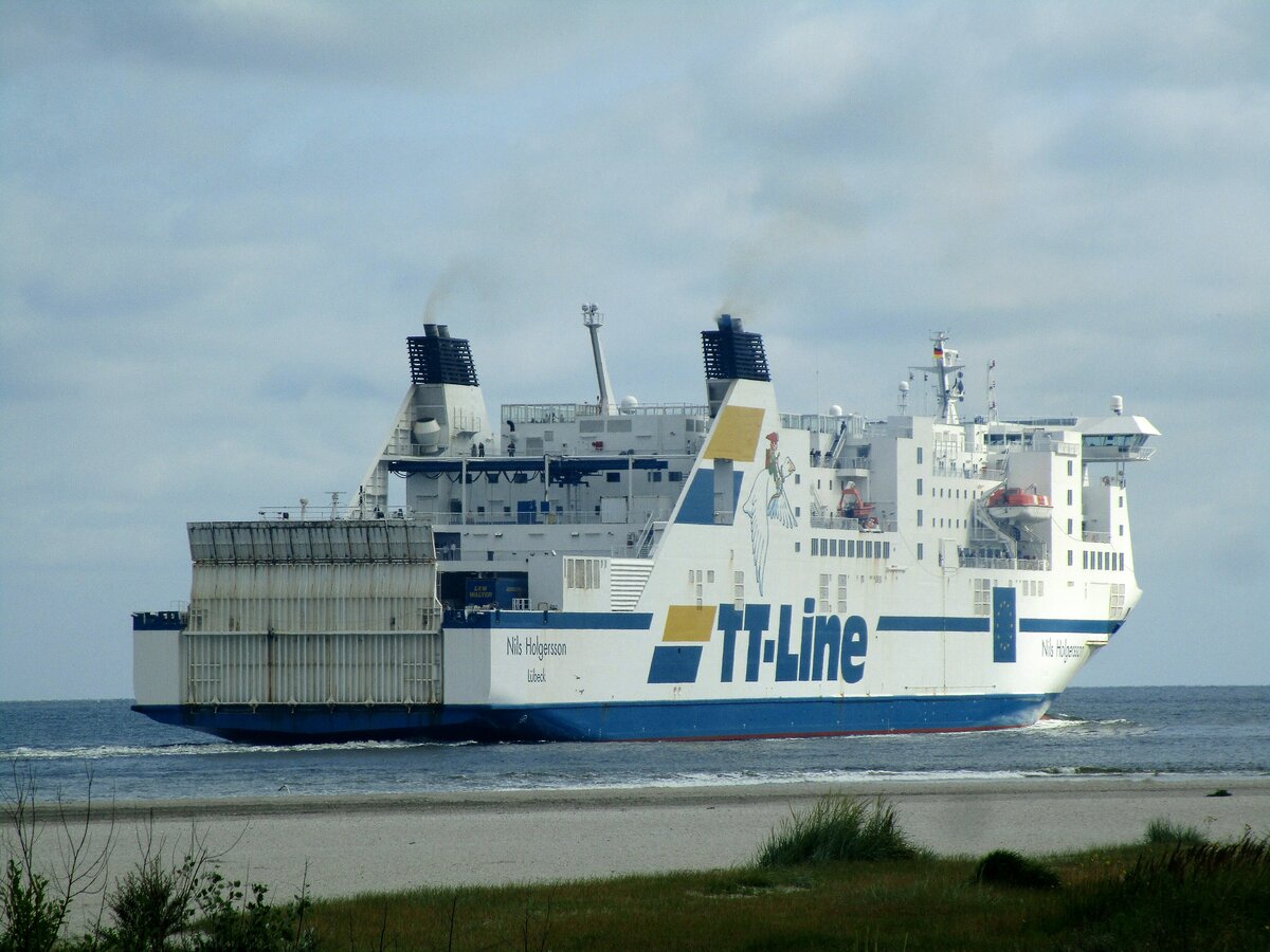 Fähre  NILS HOLGERSSON  (IMO 9217230 , 190,70 x 29,5m) am 20.07.2021 beim Verlassen von Travemünde in die Lübecker Bucht / OSTSEE.