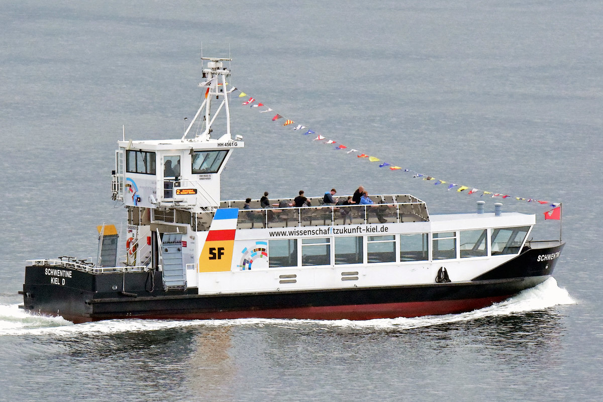 Fähre SCHWENTINE in der Kieler Förde. Aufnahme vom 23.08.2016