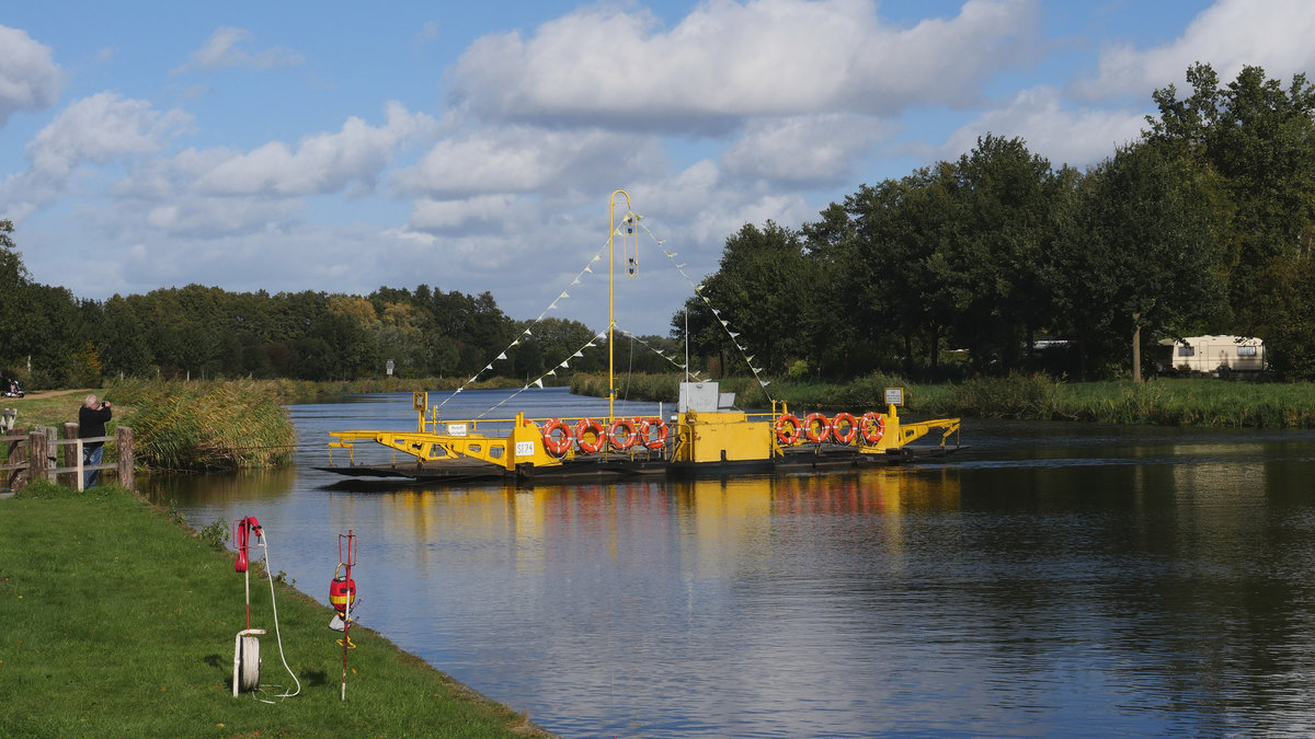 Fähre Siebeneichen (bei Büchen) über die Toppen geflaggt, Elbe-Lübeck-Kanal; 03.10.2018 (Saisonabschluss)
