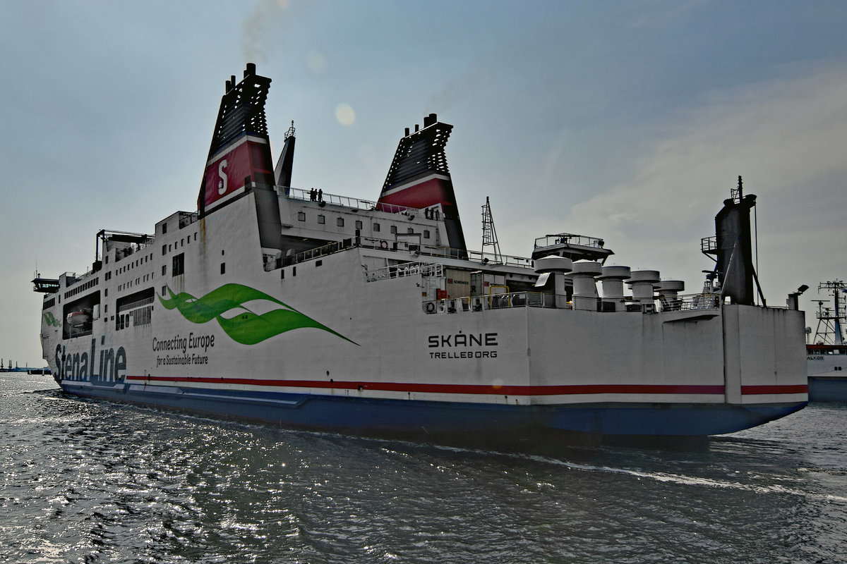 Fähre SKANE (IMO-Nummer:9133915) am 30.08.2017 in Rostock-Warnemünde einlaufend