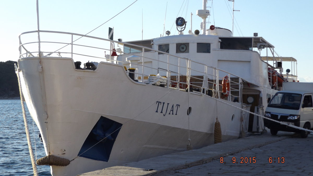 Fähre Tijat wartet in Mali Losinj auf die fahrt nach Susak in September 2015