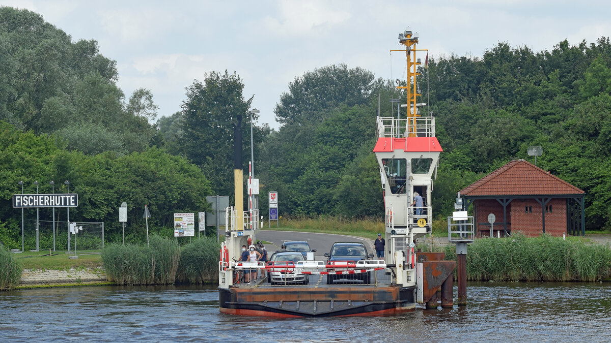 Fähre TILSIT (ENI 05042070) am 24.7.2021 im NOK (Nord-Ostsee-Kanal) bei der Fährstelle Fischerhütte