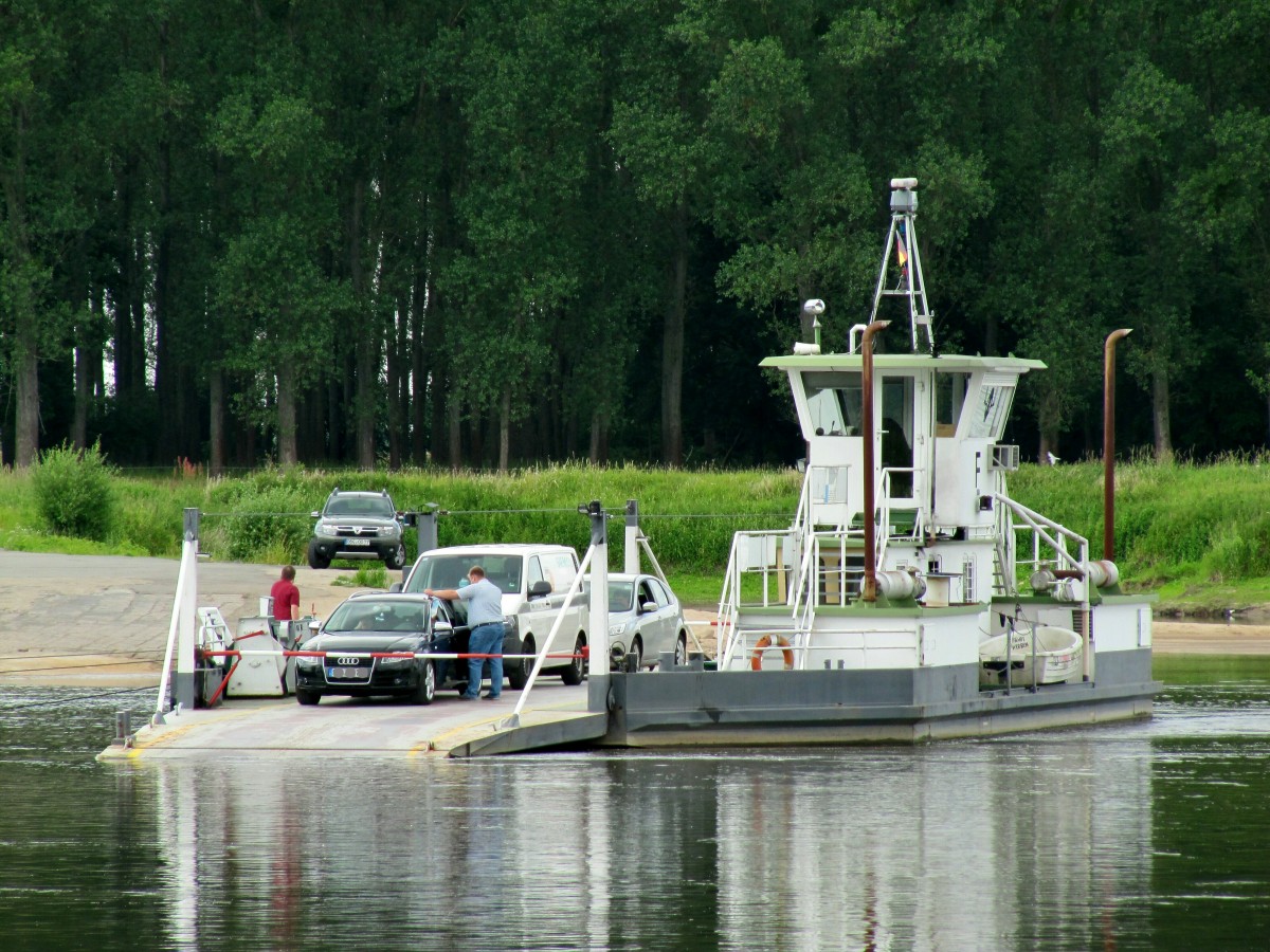 Fähre Werben am 25.06.2015 auf der westlichen Elbe-Seite.