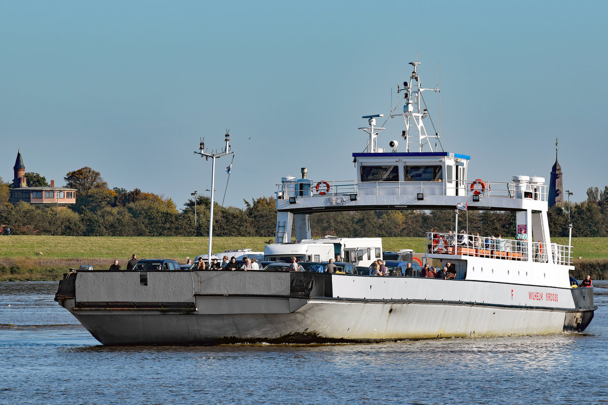 Fähre WILHELM KROOSS (ENI 04809400)auf der Elbe. Oktober 2017