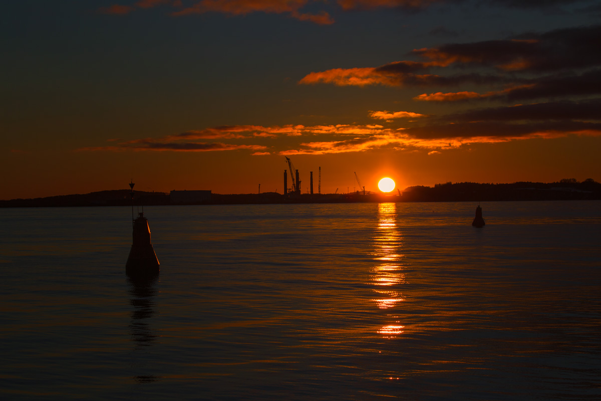 Fährhafen Sassnitz Mukran bei untergehender Sonne. - 16.01.2017
