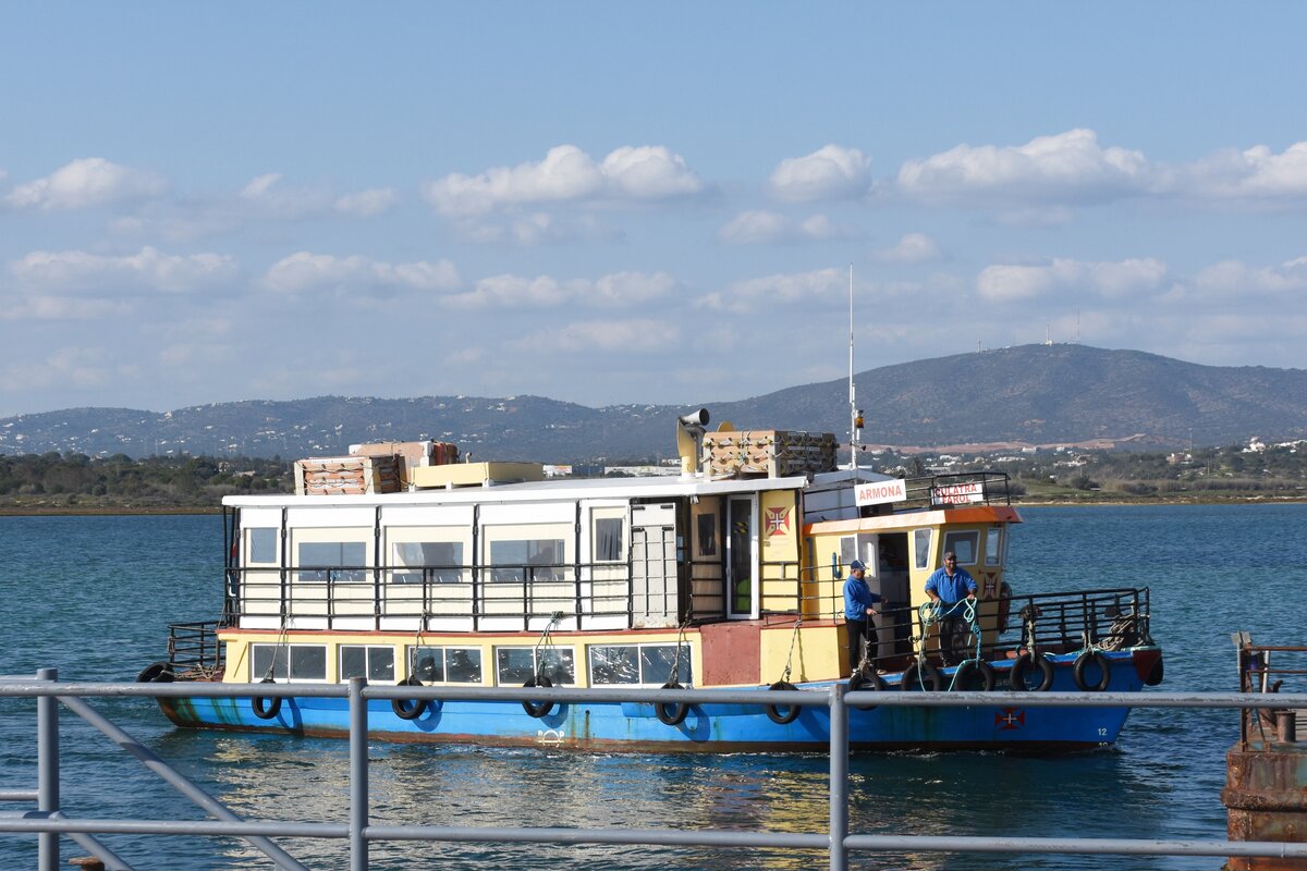 Fährschiff ARMONENSE am Anleger Armona / gesehen in Olhão (Distrikt Faro/Portugal), 20.02.2020