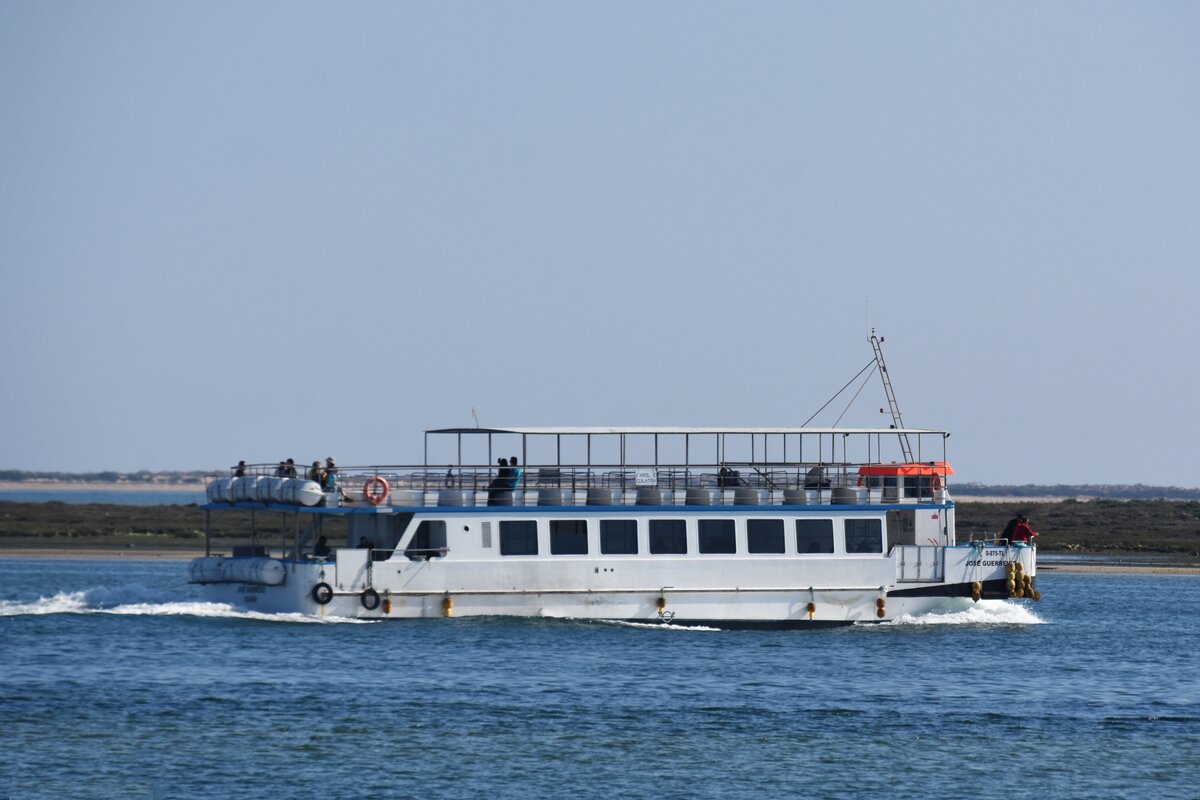 Fährschiff JOSÉ GUERREIRO auf dem Weg nach Culatra und Farol / gesehen in Olhão (Distrikt Faro/Portugal), 19.02.2020