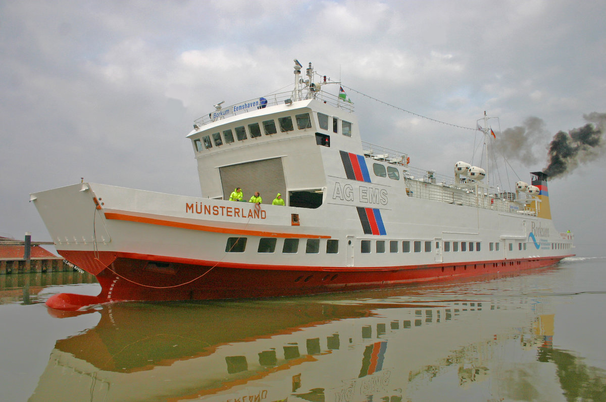 Fährschiff Münsterland zu Ostern 2016 im Hafen von Borkum