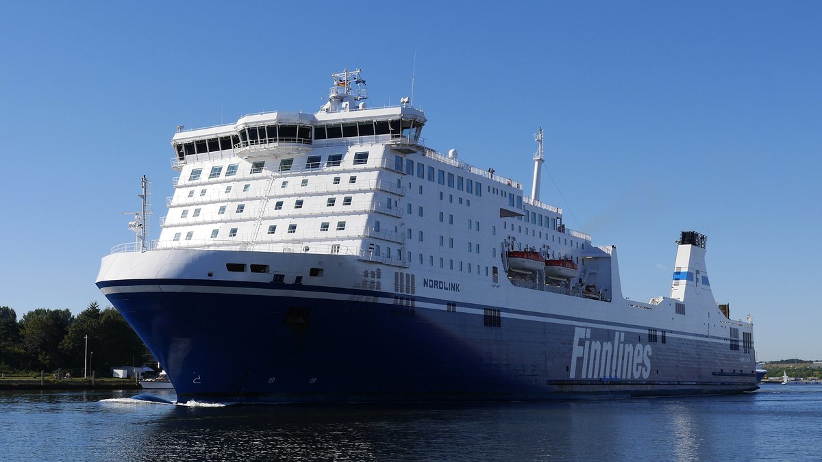 Fährschiff NORDLINK / Finnlines IMO 9336256 auslaufend Lübeck-Travemünde Kurs Malmö 25.08.2016 10:00 Uhr
