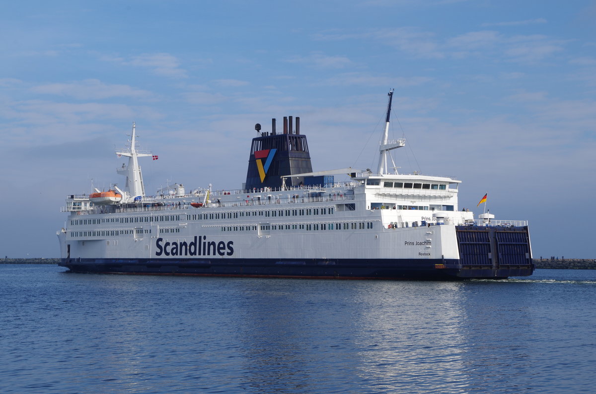 Fährschiff Prins Joachim der Reederei Scandlines ausgehend Rostock nach Gedser am 19.03.16