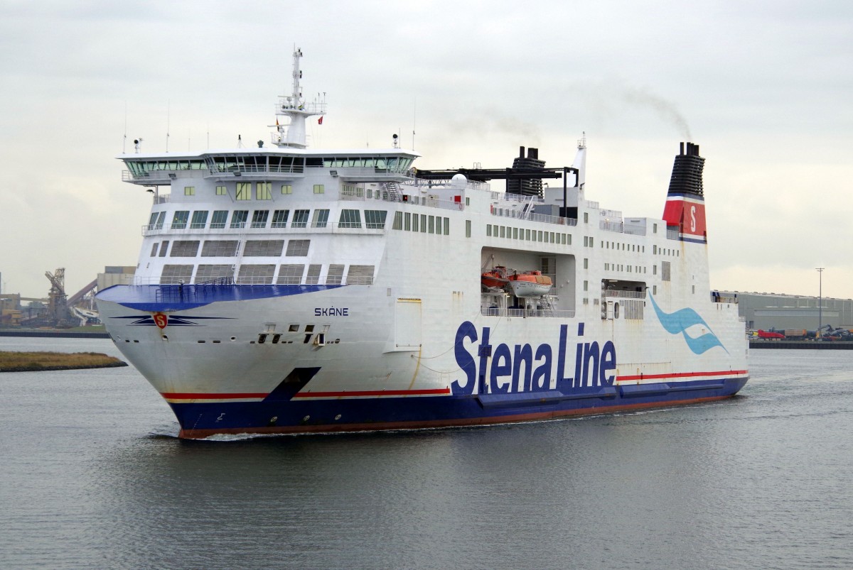 Fährschiff  Skane  der Stena Line am 17.10.14 auslaufend Rostock gen Trelleborg.