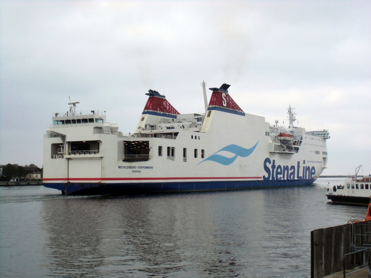 Fährschiff der Stena Line  Mecklenburg-Vorpommern  am 16.10.14 auslaufend Rostock gen Trelleborg.