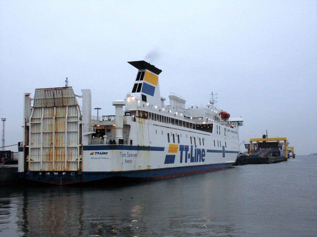 Fährschiff  Tom Sawyer  der TT Line am 01.02.14 im Fährhafen Rostock.