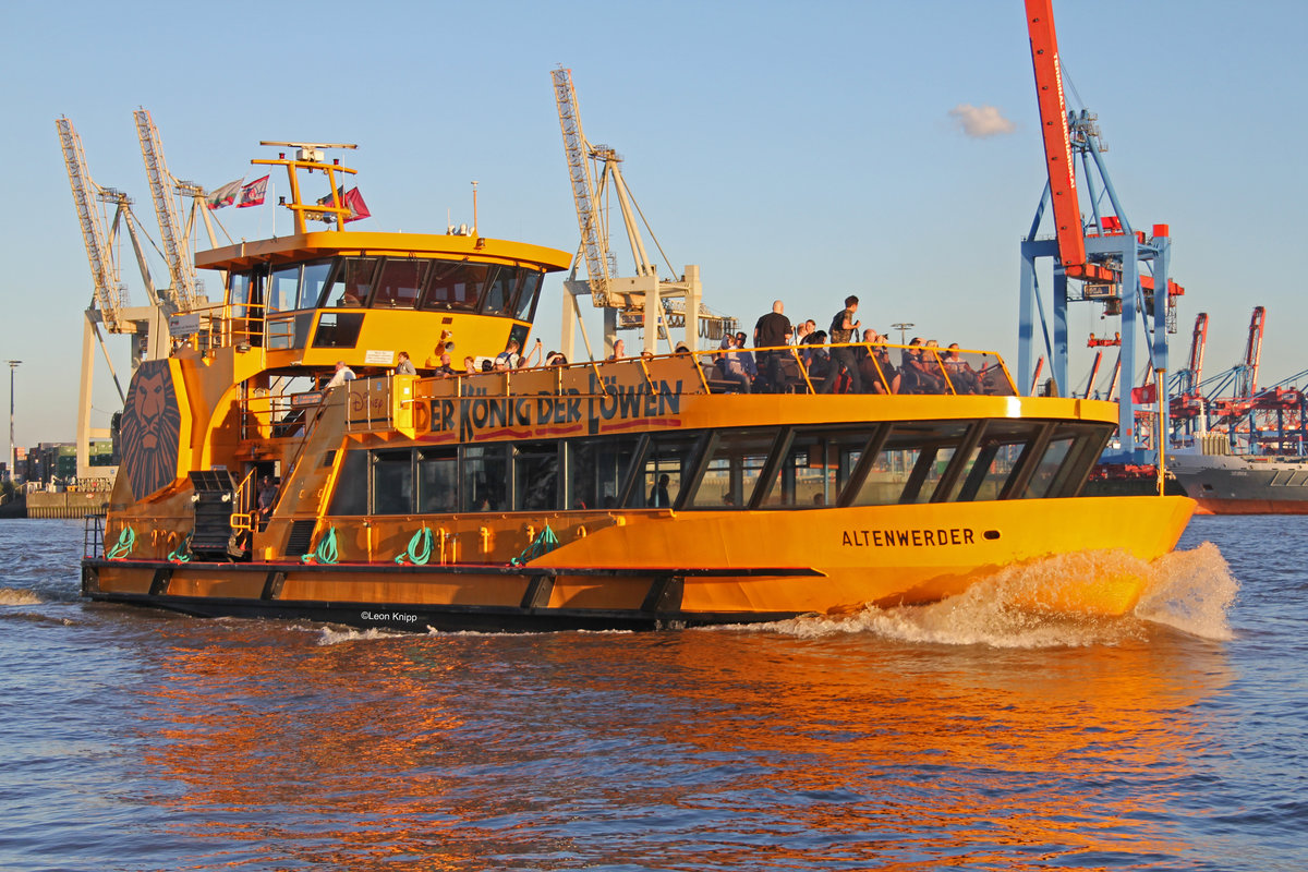 Fährschiff Typ 2000  Altenwerder  auf der Linie 62 in Neumühlen (13.8.16)