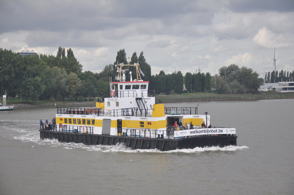 Fahre Schelde verbindet seit Juli 2017 Antwerpen mit Stadtteil Linkeroever, wegen der Renovierung des Fußgängertunnel von 1933, aufgenommen 20.08.2017