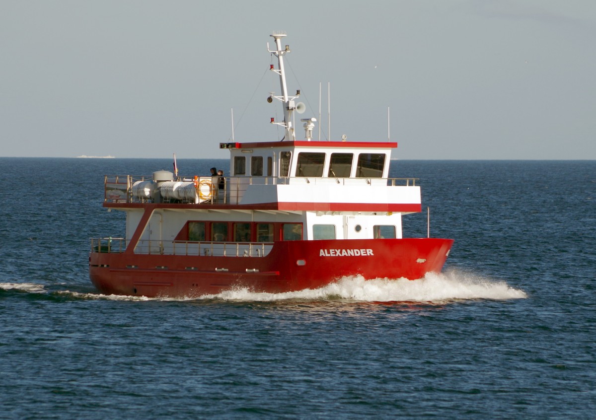 Fahrgastschiff  Alexander  am 03.04.15 vor Sassnitz