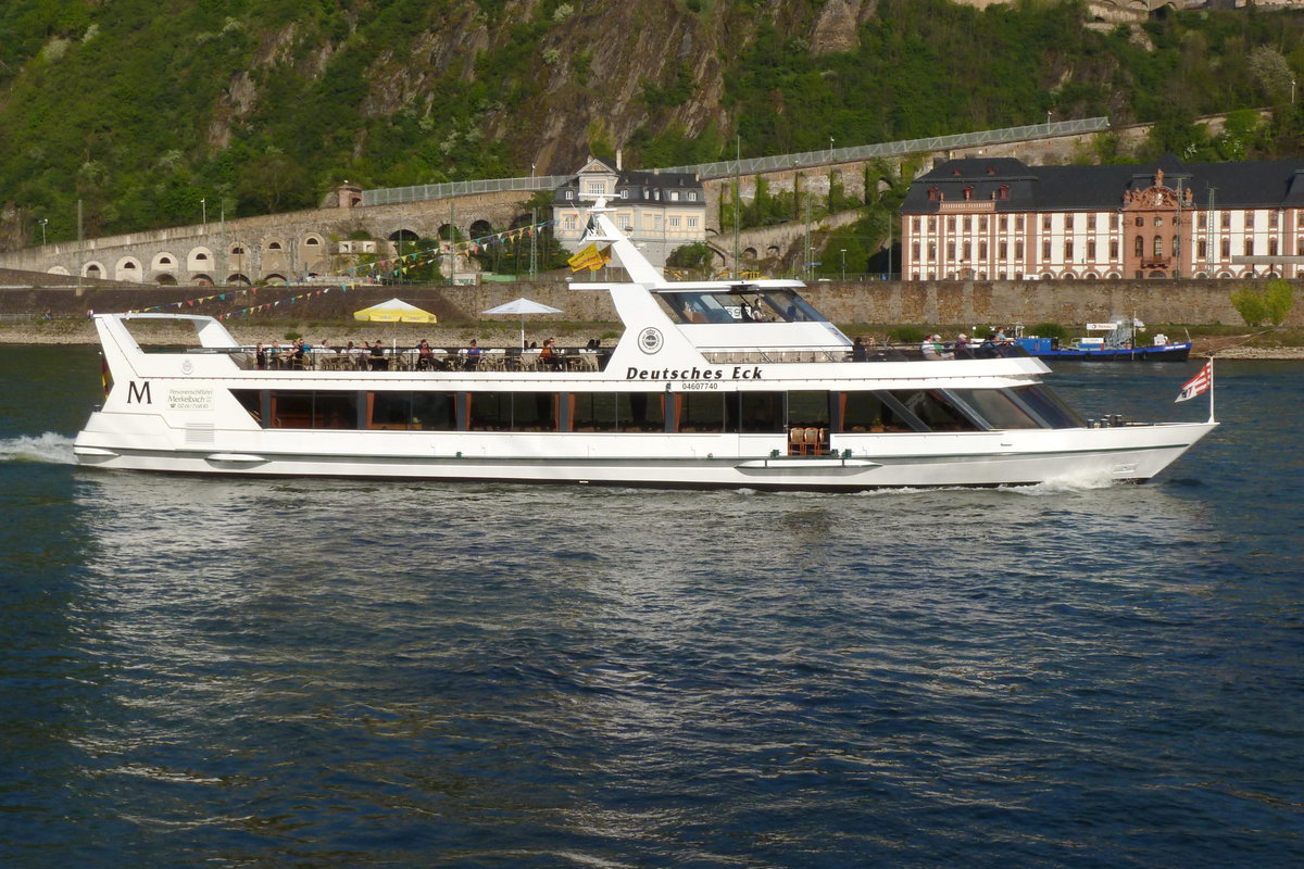 Fahrgastschiff  Deutsches Eck  auf dem Rhein bei Koblenz. Aufnahmedatum:09.04.2017.