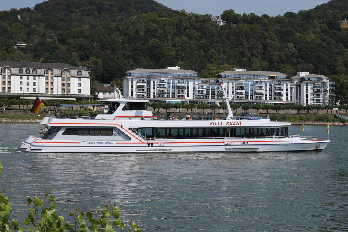 Fahrgastschiff FILIA RHENI. Katamaran der Bonner Personen Schifffahrt auf dem Rhein bei Königswinter am 22.07.2020.