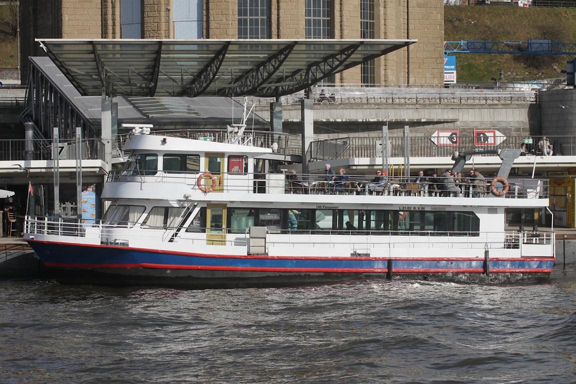 Fahrgastschiff HAFENPERLE (ENI 04803470); Datum: 02.03.2026; Aufnahmeort: Elbe/Hafen Hamburg, Deutschland.