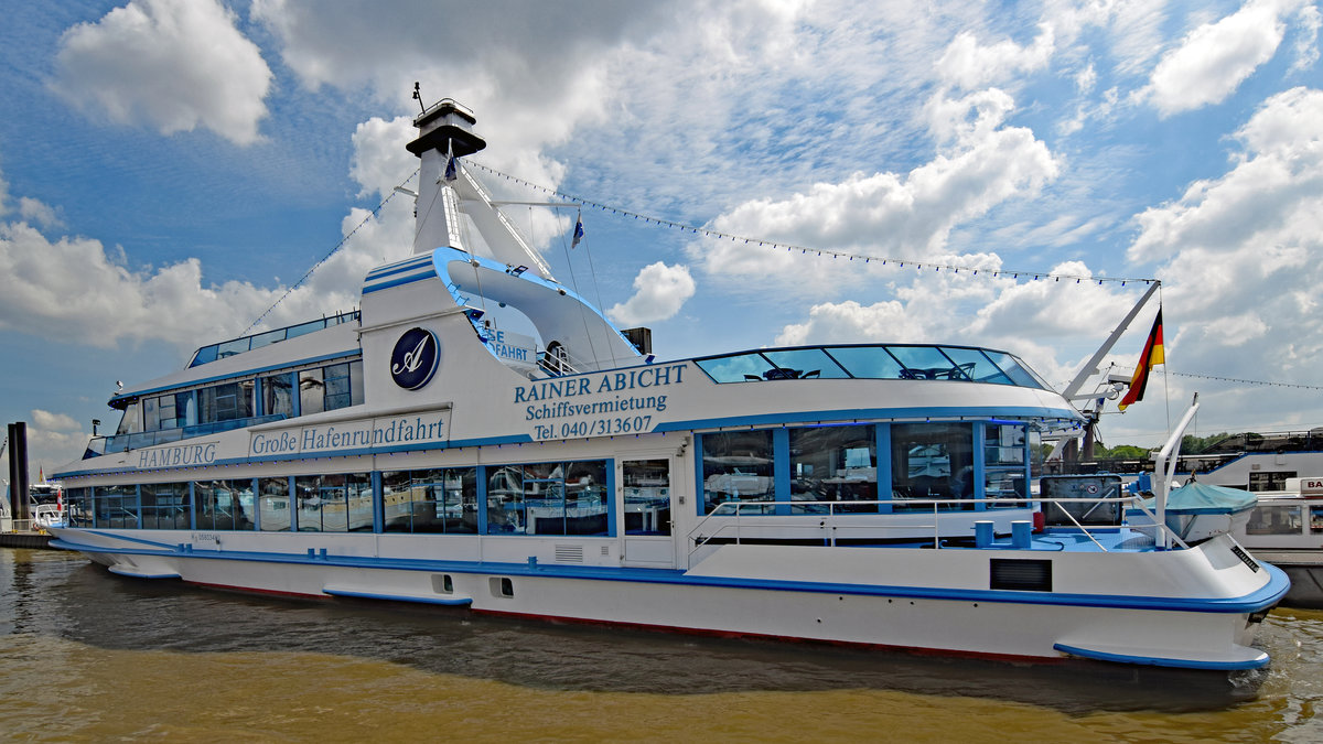 Fahrgastschiff HAMBURG am 26.05.2020 im Hafen von Hamburg. Baujahr 1996, Länge 55,68 Meter. Reederei Rainer Abicht.