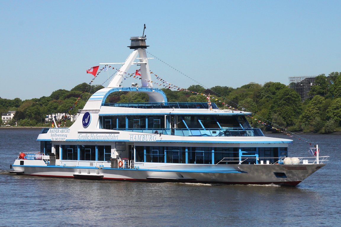 Fahrgastschiff HAMBURG (ENI 05803400); Eigner/Betreiber: Reederei Abicht; Datum: 28.05.2026; Aufnahmeort: Elbe/Hafen Hamburg, Deutschland.