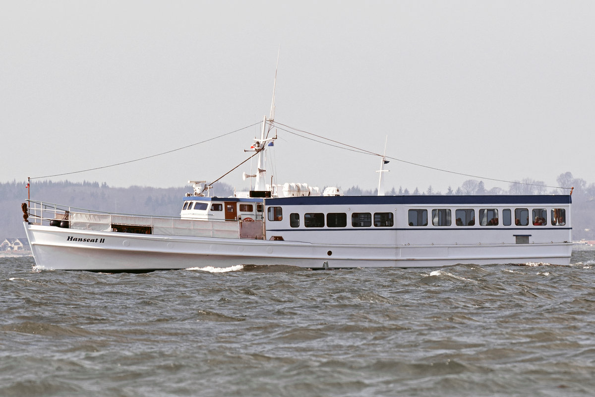 Fahrgastschiff HANSEAT II am 30.3.2018 in der Ostsee vor Niendorf