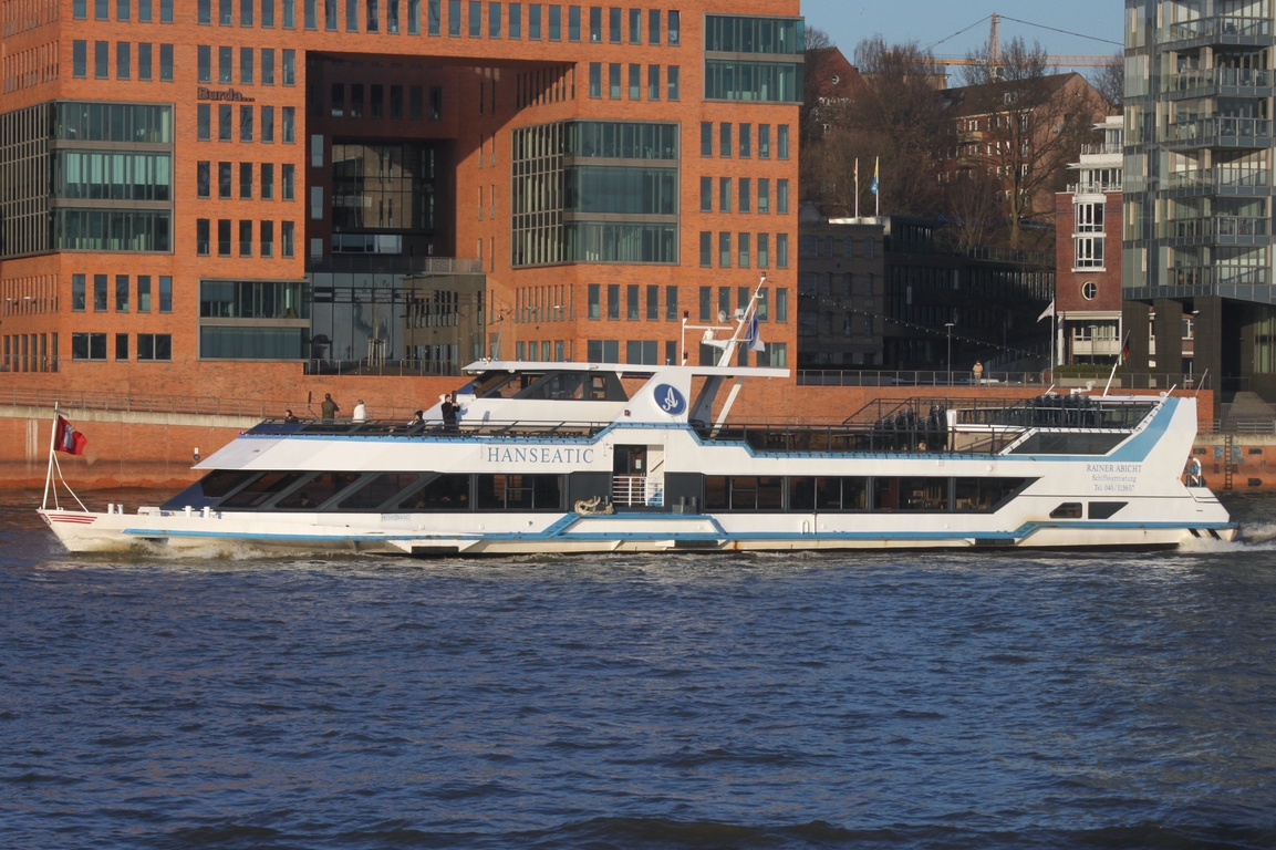 Fahrgastschiff HANSEATIC (ENI 05801450); Eigner/Betreiber: Reederei Abicht; Datum: 20.01.2026; Aufnahmeort: Elbe/Hafen Hamburg, Deutschland.
