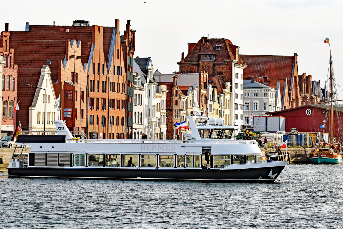 Fahrgastschiff HERMES am Abend des 18.8.2018 im Hafen von Lübeck.