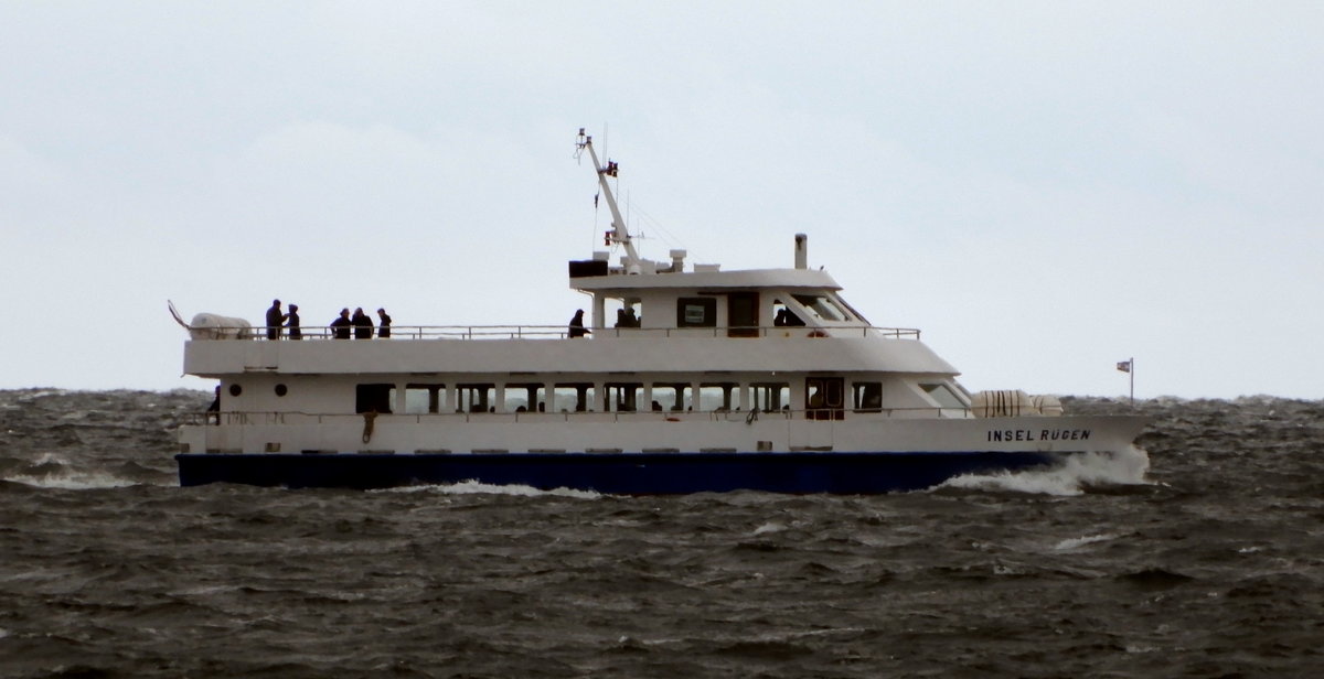 Fahrgastschiff INSEL RÜGEN am 06.10.20 vor Sassnitz