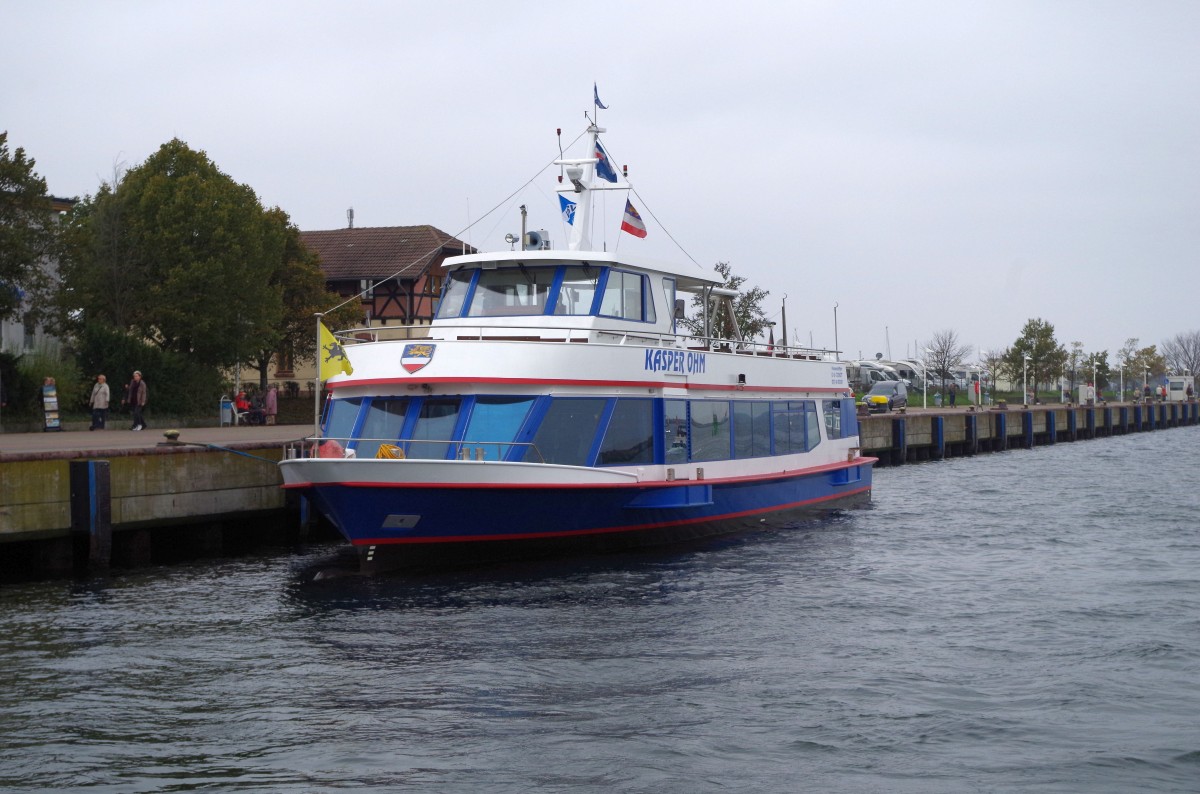 Fahrgastschiff  Kasper Ohm  am 18.10.14 in Rostock.