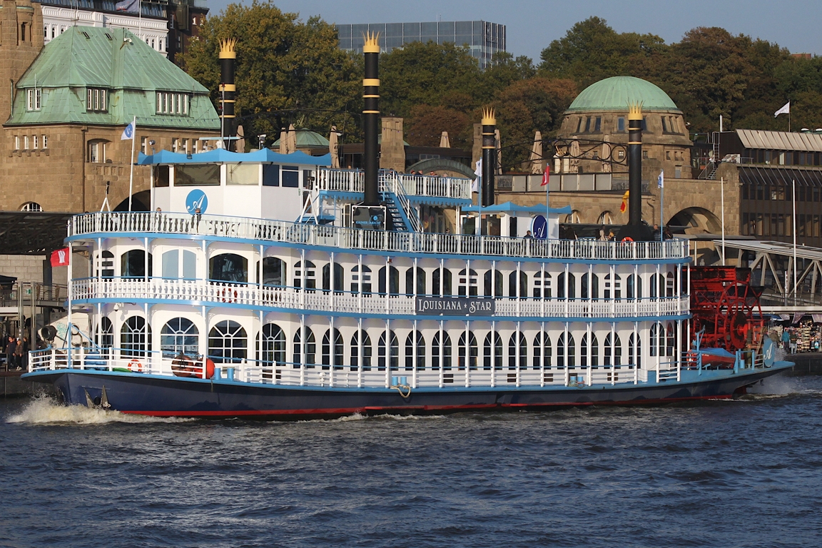 Fahrgastschiff LOUISIANA STAR (ENI 05803860); Eigner/Betreiber: Reederei Abicht; Datum: 02.10.2025; Aufnahmeort: Elbe/Hafen Hamburg, Deutschland.